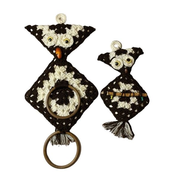 Bundle of Vintage 60s/70s Crocheted Owl Hanging Towel Rack and Note Holders - Picture 1 of 5